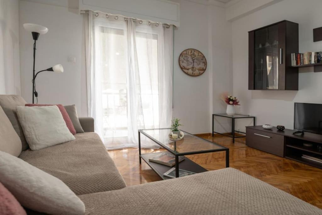 Entire Apt, 2nd Floor, Balcony Apartment