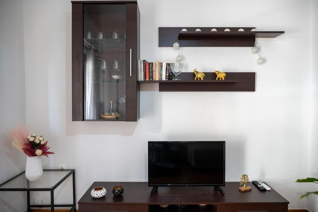 Entire Apt, 2nd Floor, Balcony