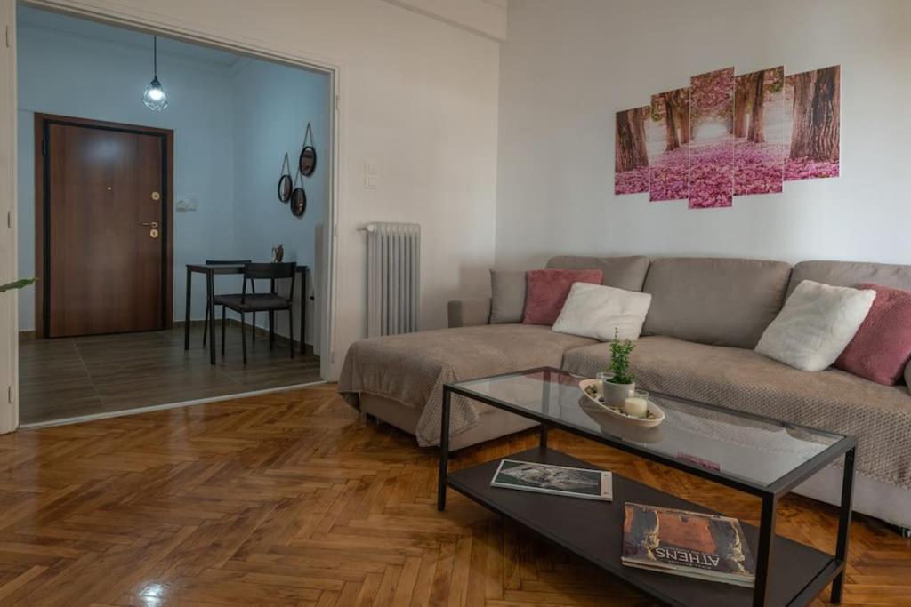 Entire Apt, 2nd Floor, Balcony Atene