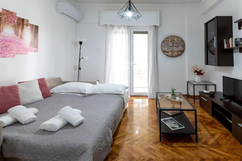 Entire Apt, 2nd Floor, Balcony * Atene